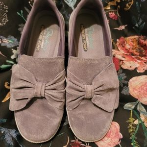 Gray, Sketcher slide ons with bow detail, size 7.5